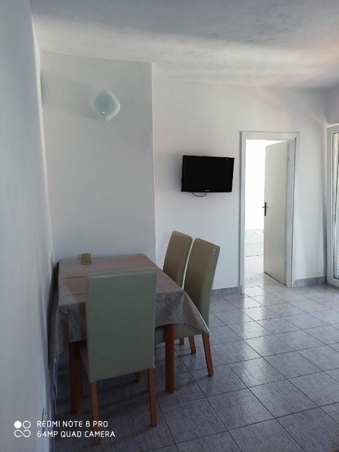 Boni02 Apartment Gdinj Екстериор снимка