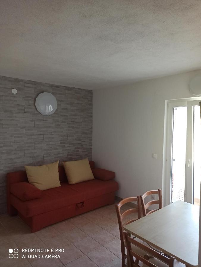 Boni02 Apartment Gdinj Екстериор снимка
