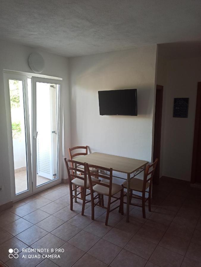 Boni02 Apartment Gdinj Екстериор снимка